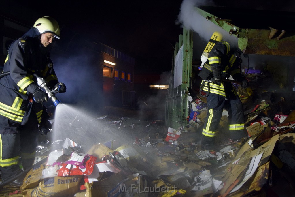 Feuer Papp Presscontainer Koeln Hoehenberg Bochumerstr P354.JPG - Miklos Laubert